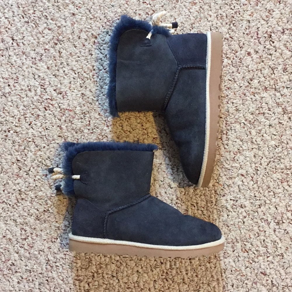 UGG Selene size 9